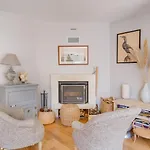 Beautiful House In With Pool & Parking Πανσιόν