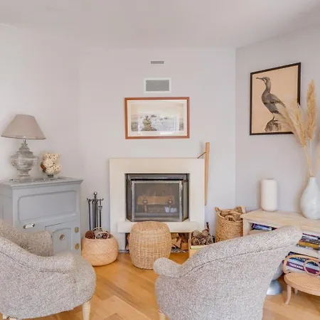 Beautiful House In With Pool & Parking Сasa de vacaciones