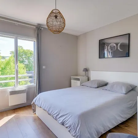 Beautiful House In With Pool & Parking Penzion 4*