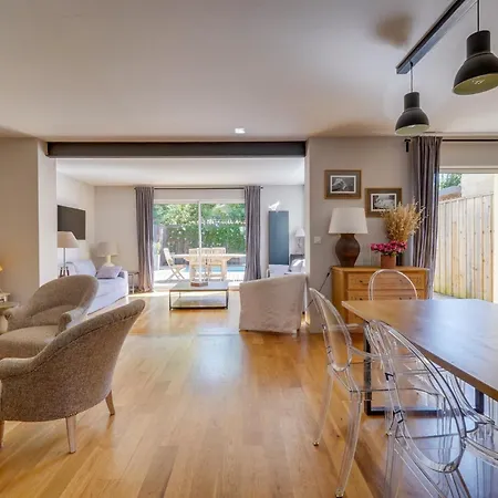 Beautiful House In With Pool & Parking