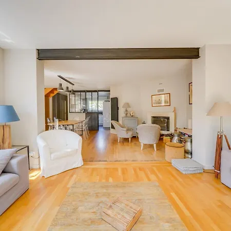 Beautiful House In With Pool & Parking 4*