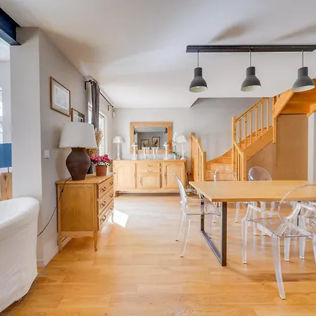 Penzion Beautiful House In With Pool & Parking