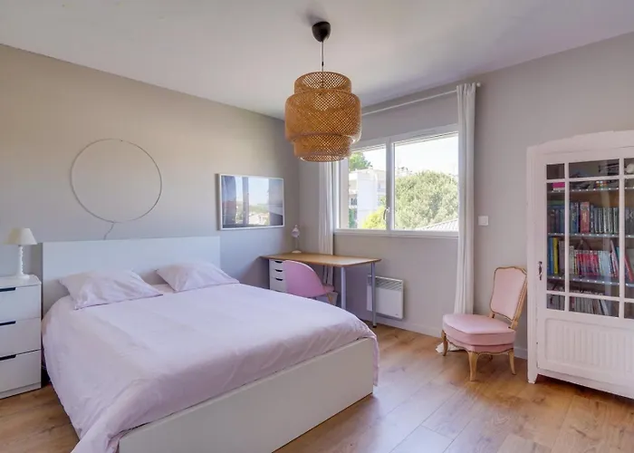 Beautiful House In With Pool & Parking Gæstehus