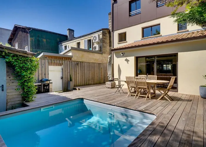 Beautiful House In With Pool & Parking