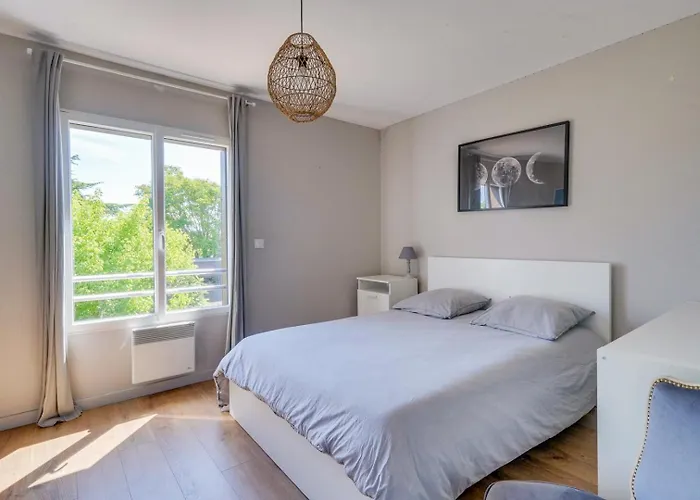 Beautiful House In With Pool & Parking 4*